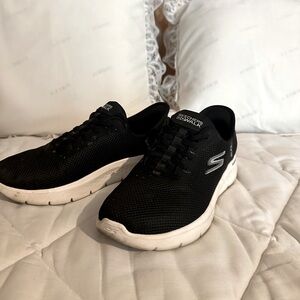 Sketchers go walk slip on tennis shoes size 10